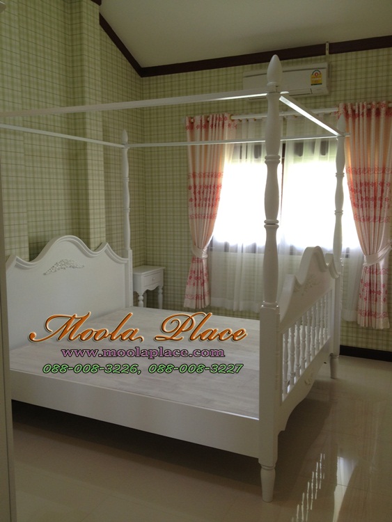 เตียงนอนวินเทจ เตียงนอน มีเสาพร้อมคานไว้ใส่ม่าน พร้อมบุกำมะหยี่หัวเตียง ขนาด 6 ฟุต